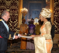 Presentación de Cartas Credenciales. Su Majestad el Rey recibe la Carta Credencial de la embajadora de la República Federal de Nigeria, Sra. Bianca Ol